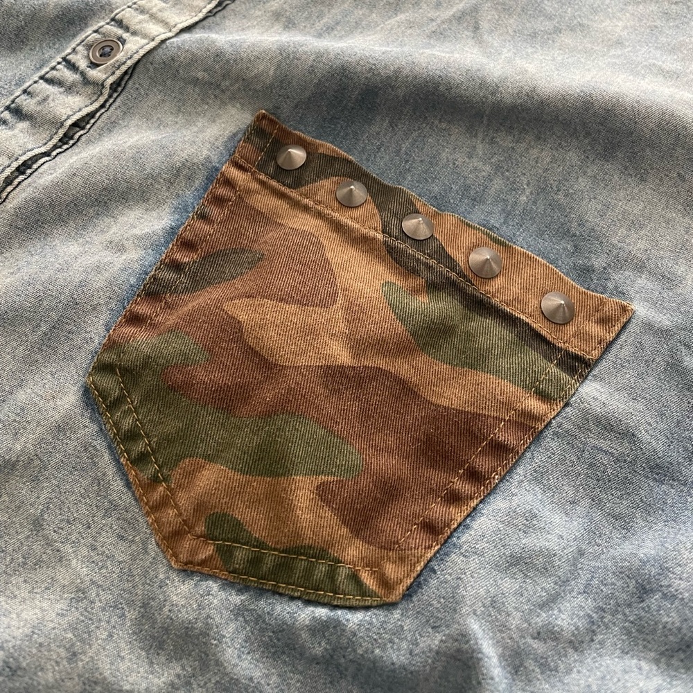 Forever 21 Long Sleeve Camouflage Denim Top - Picture 4 of 4